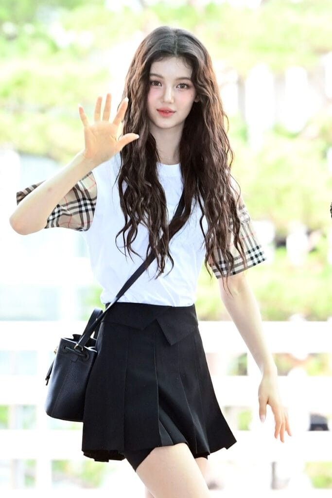 Cardigan & Mini Skirt — Korean Street Style