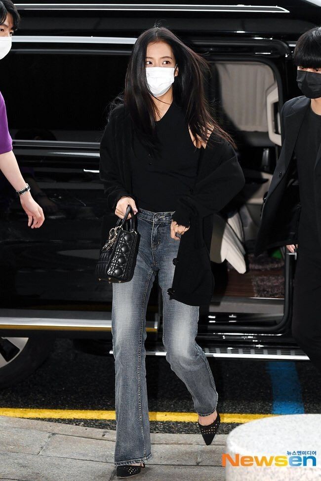Cardigan & Sweatpants — Korean Street Style