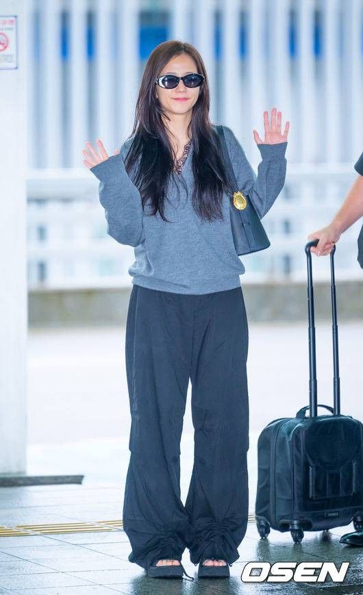 Cardigan & Sweatpants — Korean Street Style