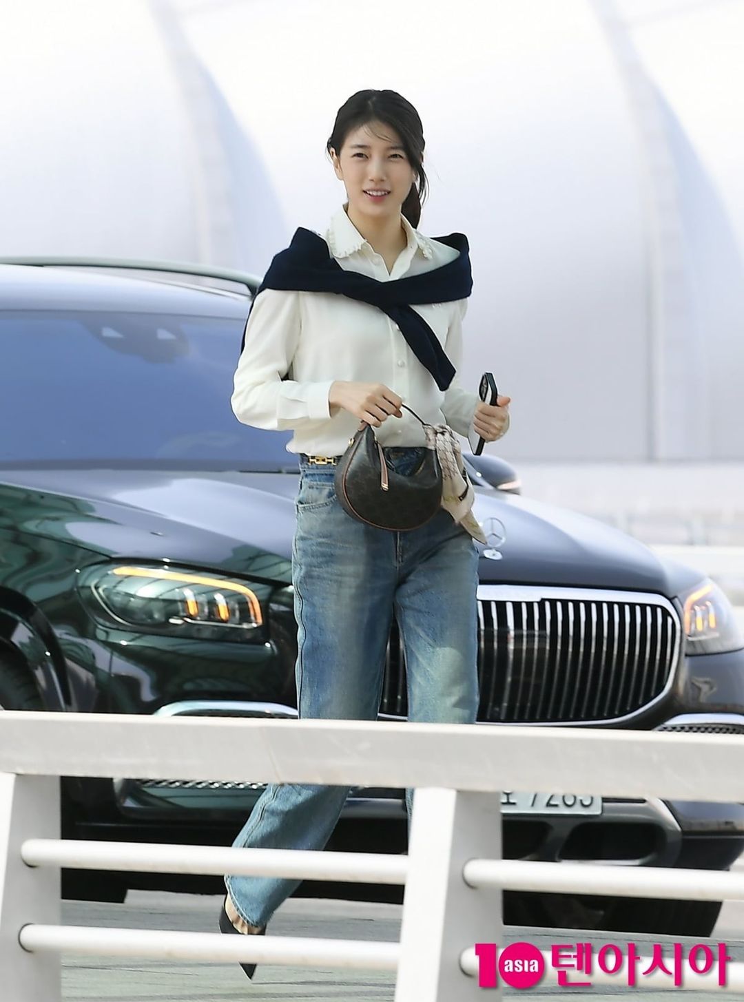 Cardigan & Sweatpants — Korean Street Style