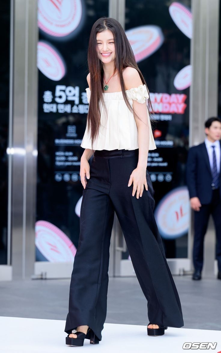 Cardigan & Sweatpants — Korean Street Style