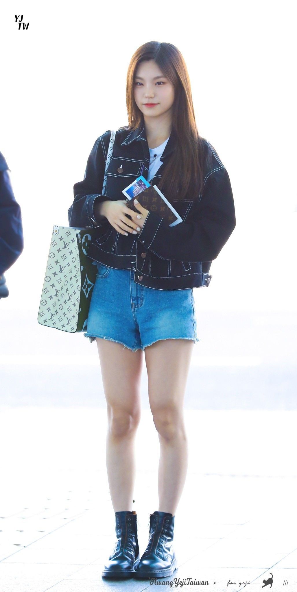 Jacket & Sweatpants — Korean Street Style